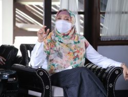 Wagub NTB: Pabrik Bata Plastik untuk Penyelamatan Lingkungan