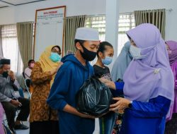 Tanda Cinta, LKKS NTB Salurkan 200 Paket Sembako di Sumbawa