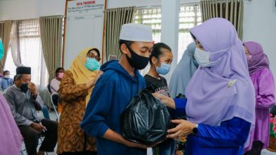 Tanda Cinta, LKKS NTB Salurkan 200 Paket Sembako di Sumbawa