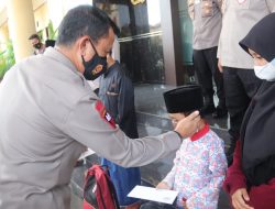 Polri Sayang Anak Yatim, Kapolda Banten Kasih Santunan 5 Adik  Ade Kosasi