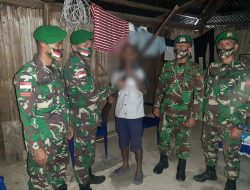 Pos Satgas Terima Satu Pucuk Senpi Springfield Dari Warga Tulakadi