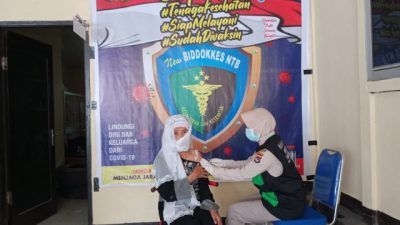 Bhayangkari Lombok Tengah Terima Vaksinasi Covid-19 Tahap Pertama