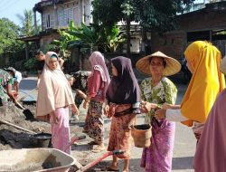 TMMD Ke-111 Kodim 1620/Loteng: Warga Antusias Bantu Satgas TMMD Rehab Mushalla Di Desa Kawo