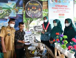 Ketua TP PKK Batubara Ny Maya Indriasari Zahir SE, Lakukan Pembinaan Di Desa Sipare Pare.