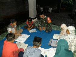 Tingkatkan Ilmu Agama Usia Dini, Anggota Satgas TMMD Ajarkan Anak-anak Mengaji