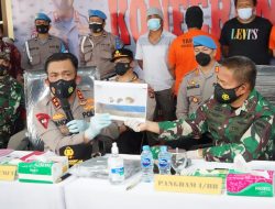 Kapolres Simalungun dampingi Kapoldasu bersama Pangdam I/BB Pimpin Konfrensi Pers Pengungkapan Kasus Pembunuhan Wartawan