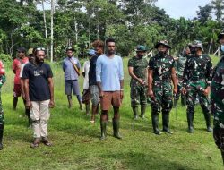 Sambut Minggu Damai, Satgas Yonif 512 Ajak Masyarakat Bersihkan Rumah Ibadah Di Perbatasan Papua