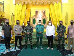 Pangdam XII/Tpr Bersama Gubernur Tinjau Vaksinasi di Istana Kadariah.