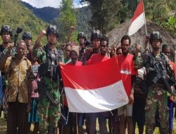 26 Anggota Teroris Bersenjata Papua Kembali ke NKRI Dan Kembalikan 3 Pucuk Senjata Api, 4 Magasin, 87 Amunisi, Dan 1 Granat.