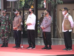 Presiden Jokowi Tinjau Vaksinasi Massal Jelang HUT Bhayangkara ke-75