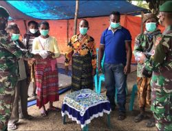 Tekan Laju Kasus Covid-19, Satgas Pamtas Sektor Timur Bagikan Ribuan Masker