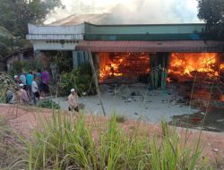 Dijilat Si Jago Merah Grosir Hj Farida Yang Berada Di Pajak Sore, Desa Pakam Ludes Terbakar.