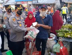 Bersama PJU Kapolres Batubara Sholat Shubuh Di Masjid Ar-Rahman Labuhan Ruku Dan Berbagi Di Pasar Inpres Tanjung Tiram.