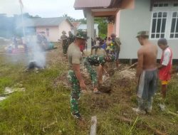 Karya Bhakti Bersama Masyarakat Sungai Senunuk Pembuatan Drainase Anggota Satgas Yonif 144/JY