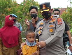 Di Desa Kapal Merah, Kapolres Batubara AKBP Ikhwan Lubis Salurkan Bantuan Ke Masyarakat Desa