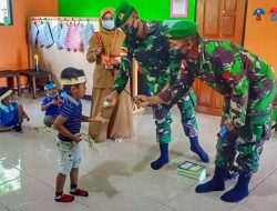 Sambut Tahun Ajaran Baru, Satgas Yonif 512/QY Bagikan Alat Tulis Kepada Anak-anak Di Tapal Batas.