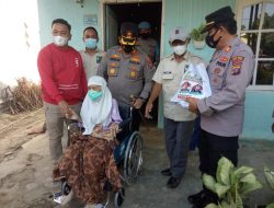 Nek Beidah Yang sudah Berusia 103 Tahun, Mendapatkan satu Buah Kursi Roda Dari Kapolres Batubara AKBP Ikhwan Lubis.