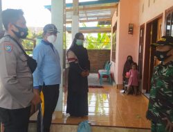 Babinsa, Bhabinkamtibmas dan Kepala Desa Mura Berikan Bantuan Sembako Serta Vitamin Pasien Isolasi Mandiri