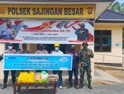 Satgas Pamtas Yonif Mekanis 643/WNS Bagikan Sembako Kepada Warga Perbatasan Yang Terdampak Pandemi Covid-19.