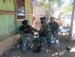 Satgas TNI di Perbatasan Berikan Pengobatan Keliling Gratis
