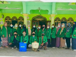 KKN 158 UINSU Melakukan penyemprotan disenfektan kerumah warga Desa Kwala Gunung.