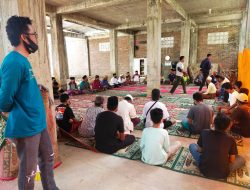 Wujudkan Situasi Yang Aman Kondusif, Babinsa dan Bhabinkamtibmas Tolotangga Berikan Penyuluhan Kamtibmas