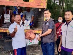 Terisolasi Karena Banjir, SDM PKH Batu Bara Kirimkan Bantuan Paket Sembako
