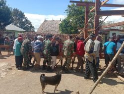 Satgas Pamtas Yonif 742/SWY Bangun Kebersamaan Dengan Gotong Royong