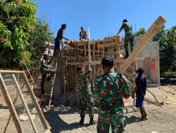 Personel TNI di Pos Perbatasan Sektor Timur Gelar Karya Bakti Bantu Warga