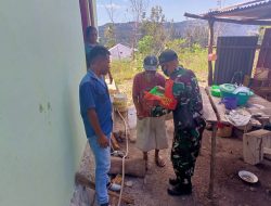 Pos Mahen Satgas Pamtas Yonif 742/SWY Bagi Sembako Untuk Warga Lansia