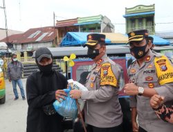 Polres Batubara Berikan Bantuan Sembako Dan Tali Asih Dari Kapolda Sumut Ke tukang Becak Pagurawan
