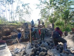 Satgas Pra TMMD Kodim 0808/Blitar Selalu Bersinergi Dengan Masyarakat Dalam Pengerjaan Pembangunan