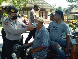KBO Satu Lantas Polres Batubara Iptu J.A Menurung dan AKP Jagani Sijabat Terus Buru Covid 19