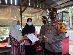 Aisyah Janda Penjual Gorengan Diberikan Santunan Oleh Kapolres Batubara AKBP Ikhwan Lubis