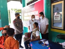 Kapolres Sumbawa Bersama Bupati Tinjau Pelaksanaan Vaksinasi Di SMPN 2 Sumbawa