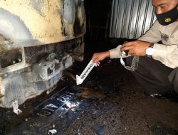 Sebuah Mobil Brio Milik warga Tiba – Tiba Terbakar Saat Parkir