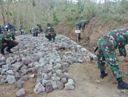 Cuaca Panas Tidak Menjadi Penghalang, Bagi Anggota Satgas TMMD Kodim 0808/Blitar