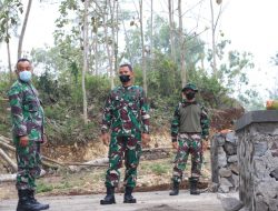 Pastikan Tidak Ada Kendala, Dandim 0808/Blitar Tinjau Pelaksanaan TMMD.