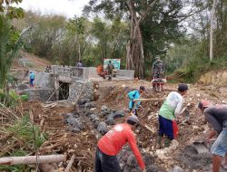 Satgas TMMD Kodim 0808/Blitar, Hampir Selesaikan Pembangunan Jembatan.