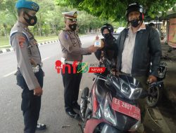 Satlantas Polres Laksanakan Giat Simpatik  Berikan  Masker & Souvenir 
