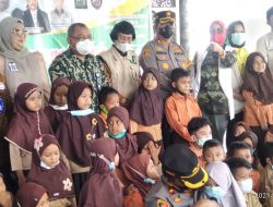 Kak Seto Bersama Kapolres Batubara AKBP Ikhwan Lubis, Mendongeng Anak Di Kampung Sedekah Batubara.