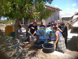 Sambut Milad Ke 3, FWMO Lotim Salurkan Air Bersih di Wilayah Jerowaru