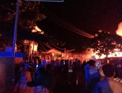 Pasar Tradisional Soro Kempo Terbakar Menghaguskan Puluhan Ruko