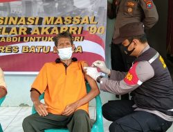 Kapolsek Dan Bhabinkamtibmas Polsek Indrapura Lakukan Mobilisasi Vaksinasi Door To Door