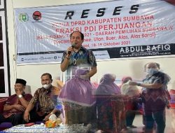 Temui Konstituen, Ketua DPRD Sumbawa Rafiq Bagikan Sembako