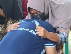 Isak Tangis Warnai Aksi WBP Lapas Sumbawa Besar Basuh Kaki Ibu
