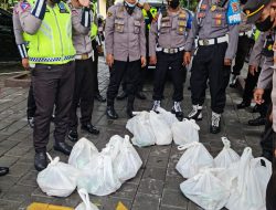Pasca Banjir Polda NTB Terus Kirim Bantuan Untuk Korban Banjir di Lobar