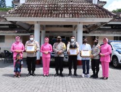Kapolres Lombok Tengah Beri Bantuan Terhadap Personil Yang Terdampak Banjir
