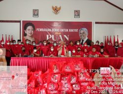 Jelang Nataru, Ketua DPR Puan Maharani Bagi Beras Premium untuk Warga NTB