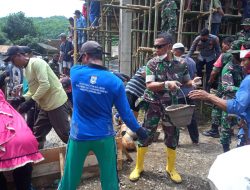 TNI bersama Masyarakat Desa Seminar Galit Bahu Membahu Gotong-royong Pengecoran Masjid